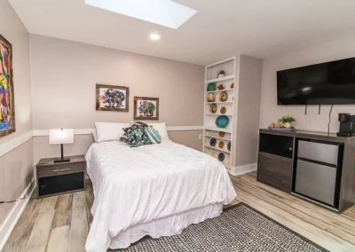 Photo of Queen Bed and TV in Cape